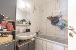 4-Zimmer-Erdgeschosswohnung mit Balkon und langjährigem Mietverhältnis – Die vollständige Adresse der Immobilie erhältst du vom Anbieter., 41069 Holt, Mönchengladbach – Vorschaubild 5