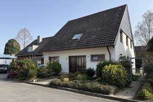 Freistehend, in ruhiger Lage von Porz-Eil!