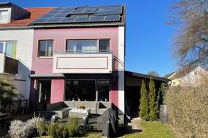 Ein Zuhause – das schönste Geschenk mit Zukunft
Sehr gepflegtes Reiheneckhaus in begehrter Lage – Dr. Lehmer Str. 32, 85435 Erding – Vorschaubild 2