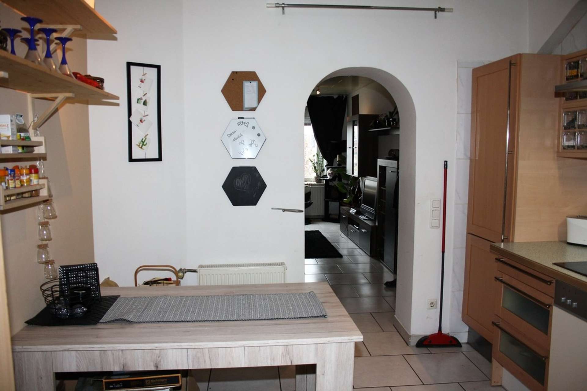 Blick: Küche-Wohnzimmer