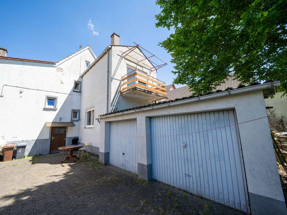 Doppelgarage mit Anbau und ...