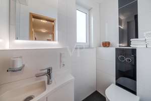 Stilvolles Effizienzhaus KfW55 mit Sauna, EBK, Garage und Gartenidylle in begehrter Lage – Die vollständige Adresse der Immobilie erhältst du vom Anbieter., 61250 Usingen – Vorschaubild 7