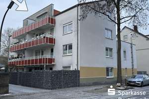 Helle Dachgeschosswohnung mit Einbauküche, Balkon und Stellplatz!