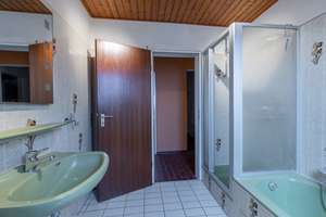 ***Zeitloses Zweifamilienhaus in Oyten: Wohnkomfort mit Kamin, 2 Garagen und mehr – Die vollständige Adresse der Immobilie erhältst du vom Anbieter., 28876 Oyten – Vorschaubild 34