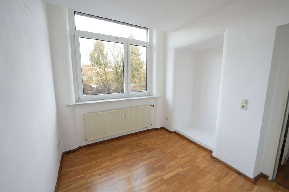 Immobilie in Coburg - Solide Kapitalanlage - 3-Zimmer-Wohnung mit Einbauküche und Stellplatz in Coburg, Neustadter Straße - Bild 2