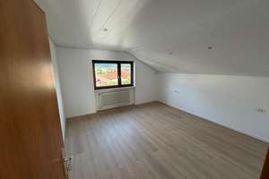 Ruhige 2,5-Zimmer-Dachgeschosswohnung mit Balkon und Weinbergblick in Obersulm-Affaltrach – Die vollständige Adresse der Immobilie erhältst du vom Anbieter., 74182 Obersulm – Vorschaubild 5