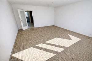 Helle 3-Zimmer-Wohnung mit Blick ins Grüne, überdachtem Balkon, Aufzug und TG in Nürnberg-Langwasser – Wettersteinstraße -, 90471 Langwasser Nordwest, Nürnberg – Vorschaubild 4