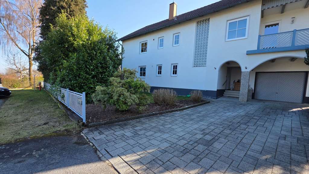 Immobilie in Neukirchen vorm Wald - Großes Mehrfamilienhaus, 3 Einheiten & Ausbaupotential sucht Großfamilie/Mehrgenerationen/Investoren - Bild 2
