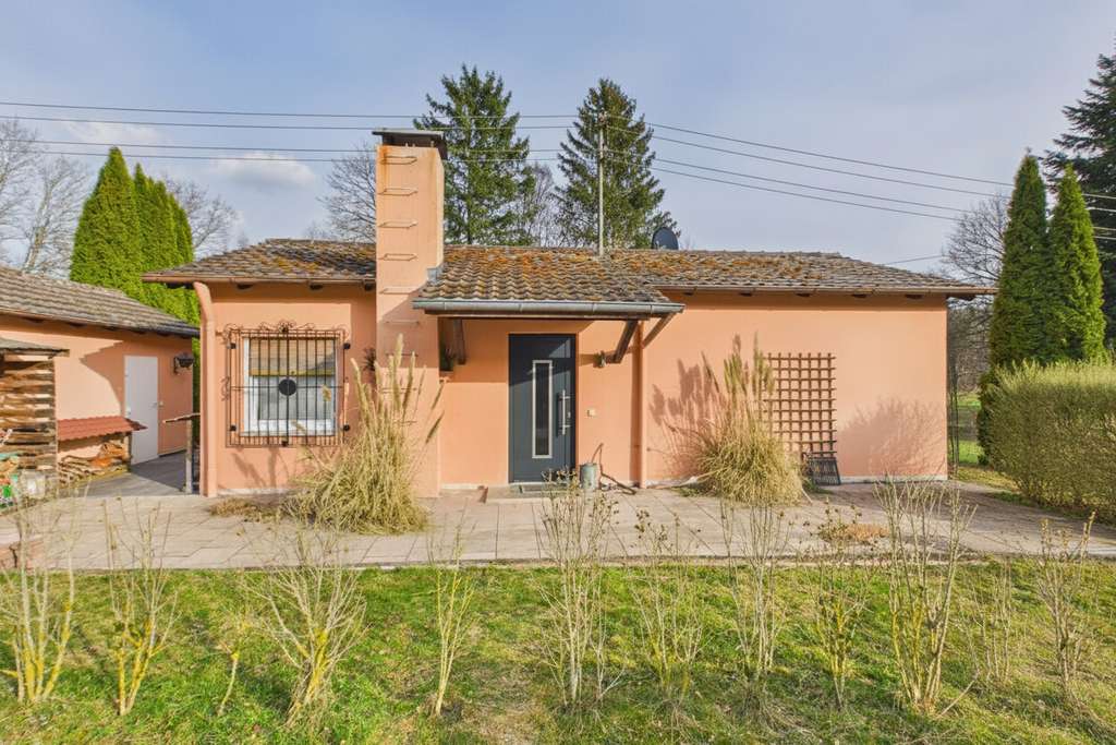 Immobilie in Gessertshausen - Wochenendhaus in Hanglage mit großem Grundstück - Bild 1