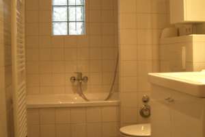 Charmante Altbau-Wohnung mit Balkon in Winterhude für Kapitalanleger / Eigennutzer von privat  – Bachstraße 141, 22083 Barmbek-Süd, Hamburg – Vorschaubild 2