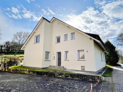 == Naturliebhaber aufgepasst! Solides ZFH inkl. möglichem Bauland ==