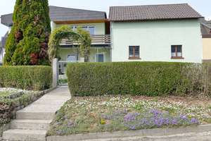 Doppelhaushälfte mit Ausbaupotenzial in bevorzugter Lage – mit Garten & Doppelgarage – Die vollständige Adresse der Immobilie erhältst du vom Anbieter., 75045 Walzbachtal – Vorschaubild 5