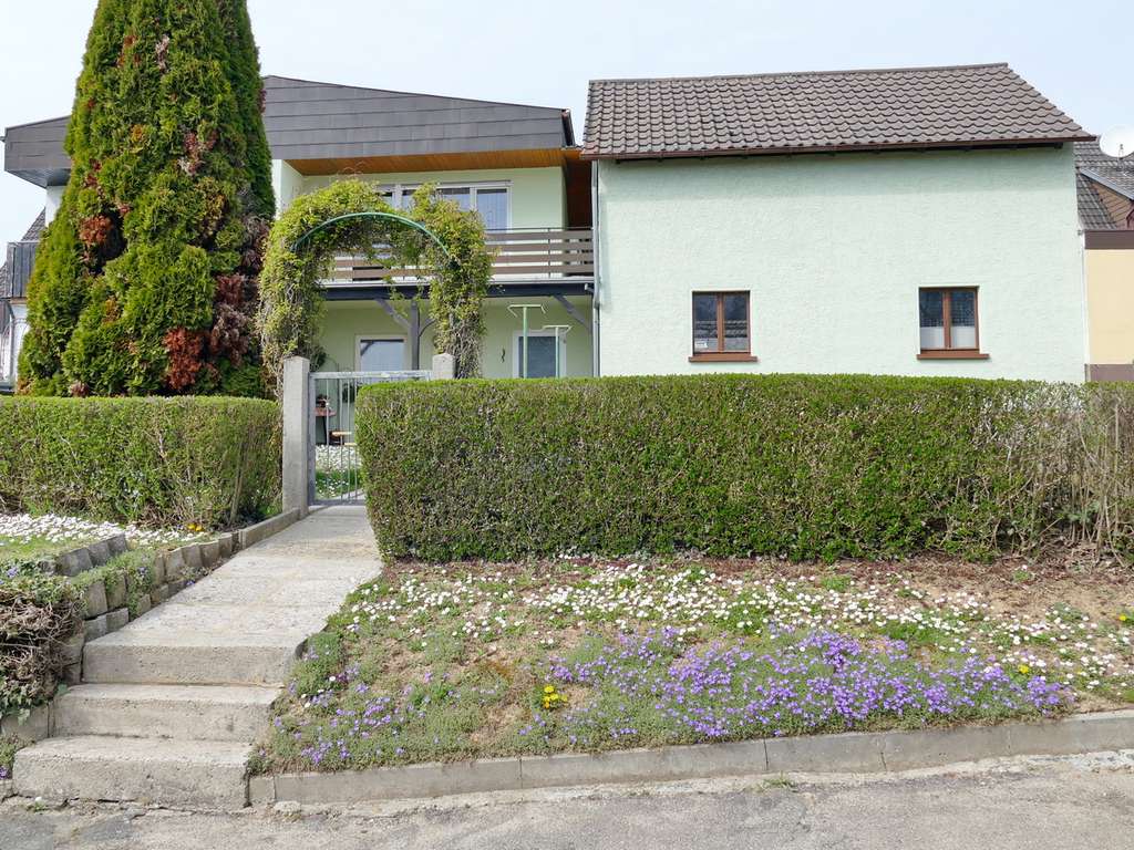 Immobilie in Walzbachtal - Doppelhaushälfte mit Ausbaupotenzial in bevorzugter Lage – mit Garten & Doppelgarage - Bild 4