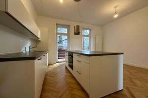 Traumhafte 3,5 Zimmer Altbauwohnung mit Balkon im Kernerviertel