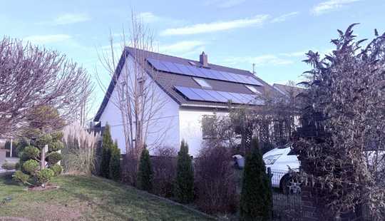 Bild von Frisch saniertes modernes Einfamilienhaus mit PV-Anlage in ruhiger Lage