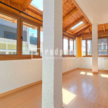 GELEGENHEIT IN EL BOALO! ERDGESCHOSS MIT GROSSER VERGLASTER TERRASSE, GARAGE UND KELLERRAUM