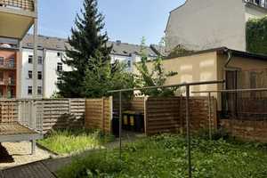 Perfekte WG-Wohnung für Studenten: Helle 3-Raum-Dachgeschosswohnung mit Balkon, Aufzug und EBK – Uhlandstraße 12, 9130 Chemnitz – Vorschaubild 3