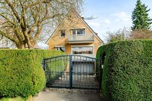 Charmantes Einfamilienhaus mit 
viel Potenzial in Top-Lage!
Ihr neues Zuhause in Duvenstedt – Die vollständige Adresse der Immobilie erhältst du vom Anbieter., 22397 Duvenstedt, Hamburg – Vorschaubild 2