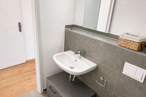 Modernes möbliertes Apartment mit Balkon – Flugplatzstraße F1 2, 15344 Strausberg – Vorschaubild 4