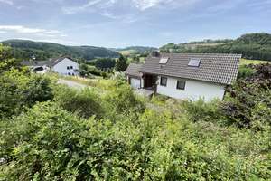 FREISTEHENDES EINFAMILIENHAUS MIT TRAUMHAFTEM FERNBLICK, Wohnen in die Ferien, Altersruhesitz – Auf der Ebest 27, 54550 Daun – Vorschaubild 3