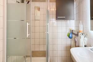2-Zimmer-Dachgeschosswohnung in Wiesbaden mit modernisiertem Bad/WC (2025) und ausgebauter Dachboden – Die vollständige Adresse der Immobilie erhältst du vom Anbieter., 65197 Rheingauviertel / Hollerborn, Wiesbaden – Vorschaubild 6