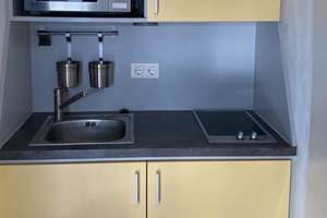 Befristete Untermiete: Möblierte 2-Zimmer-Wohnung mit Dachterrasse & Tiefgarage – Roseggerstraße 1, 93051 Kumpfmühl-Ziegetsdorf-Neuprüll, Regensburg – Vorschaubild 3