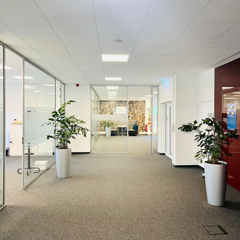 Moderne Büroräume mit guter Verkehrsanbindung | Viele Parkplätze