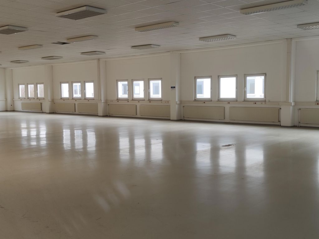 Lagerhalle/ Büroräume mit sehr guter Verkehrsanbindung-provisionsfrei-