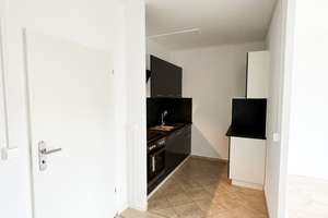 Paare aufgepasst! Lichtdurchflutete 3-Zimmer-Wohnung mit Einbauküche und Balkon! – Wolgograder Allee 58, 9123 Hutholz, Chemnitz – Vorschaubild 4