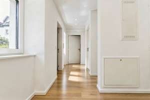 Erstbezug nach Kernsanierung - Dachgeschosswohnung mit Balkon in der Schellingstraße – Die vollständige Adresse der Immobilie erhältst du vom Anbieter., 80799 Universität, München – Vorschaubild 4