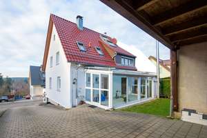 Doppelhaushälfte in ruhiger Lage mit Wintergarten und Carport – Drei-Eichen-Weg 5, 75181 Huchenfeld, Pforzheim – Vorschaubild 4