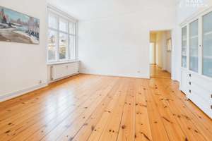 Altbaucharme: Vier Zimmer für Familien in ruhiger Innenhoflage