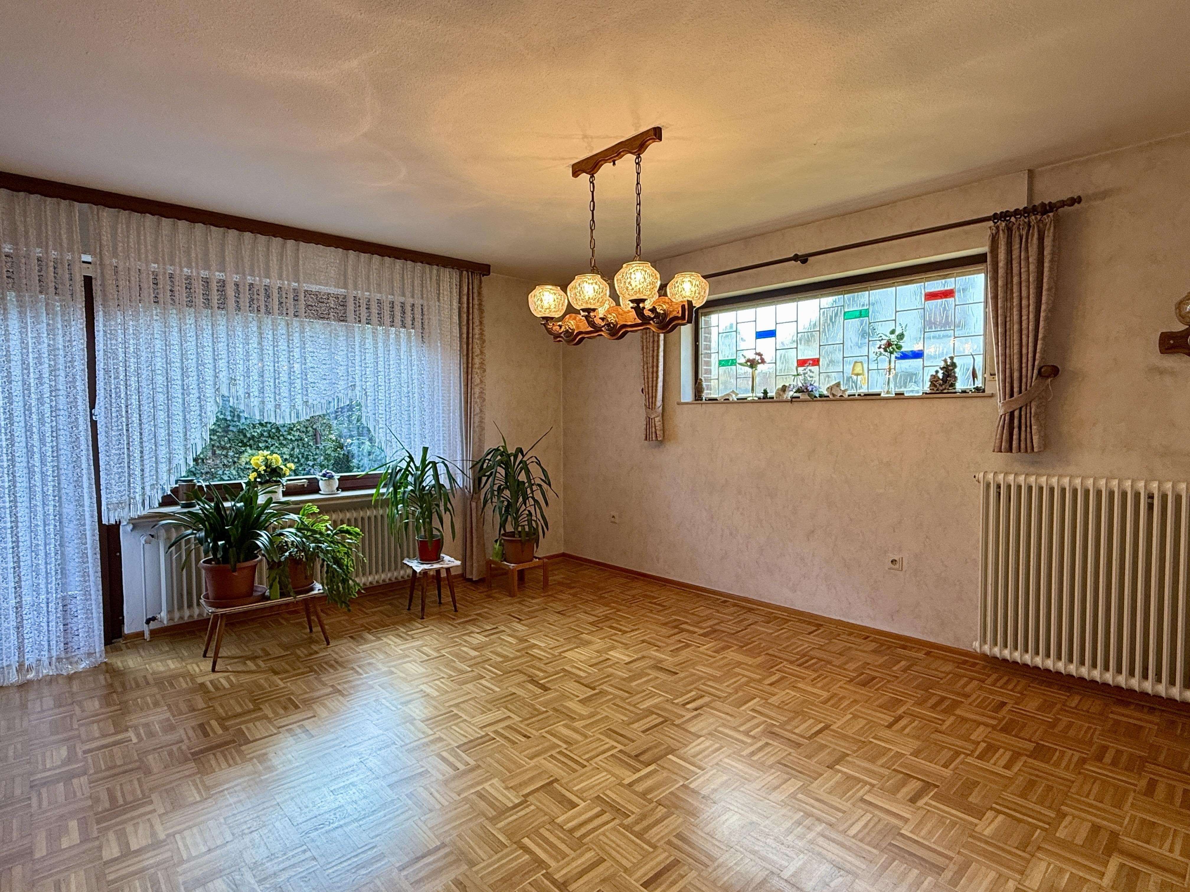 Immobilie in Hude (Oldenburg) - Zweifamilienhaus mit großem Grundstück und viel Nutzfläche - Bild 8