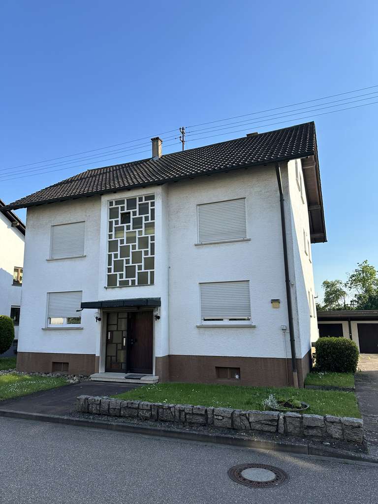 Immobilie in Baden-Baden - Sandweier/  Mehrfamilienhaus in ruhiger Feldrandlage – Garten, Garagen & Ausbaupotenzial - Bild 0