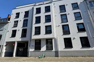 Helle Drei-Zimmer Wohnung mit Einbauküche und Balkon in ruhiger Lage nahe dem Zentrum