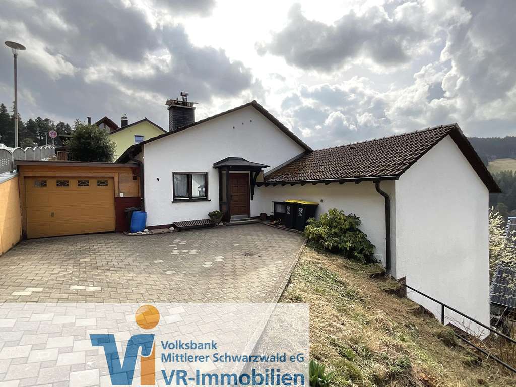 Immobilie in Schonach im Schwarzwald - Wohnen mit Weitblick – Einfamilienhaus in sonniger Lage von Schonach! - Bild 0