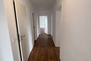 Ruhig, frisch renoviert, 4 Zimmer, Balkon, Garage + Stellplatz – Bültenweg 65b, 38106 Nordstadt, Braunschweig – Vorschaubild 2
