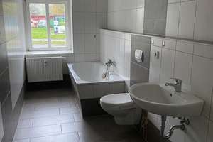 *** Schöne 2-Zimmer-Wohnung mit Laminat, modernem Wannenbad und Balkon in guter Lage!!! ***
