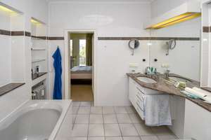 Braunsfeld Penthouse-Rarität am Stadtwald mit großer Dachterrasse – Die vollständige Adresse der Immobilie erhältst du vom Anbieter., 50933 Braunsfeld, Köln – Vorschaubild 12