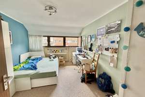 Charmantes Dreifamilienhaus mit großzügiger Wohneinheit und vielseitigem Potenzial – Die vollständige Adresse der Immobilie erhältst du vom Anbieter., 70329 Hedelfingen (Ortsteil), Stuttgart – Vorschaubild 6