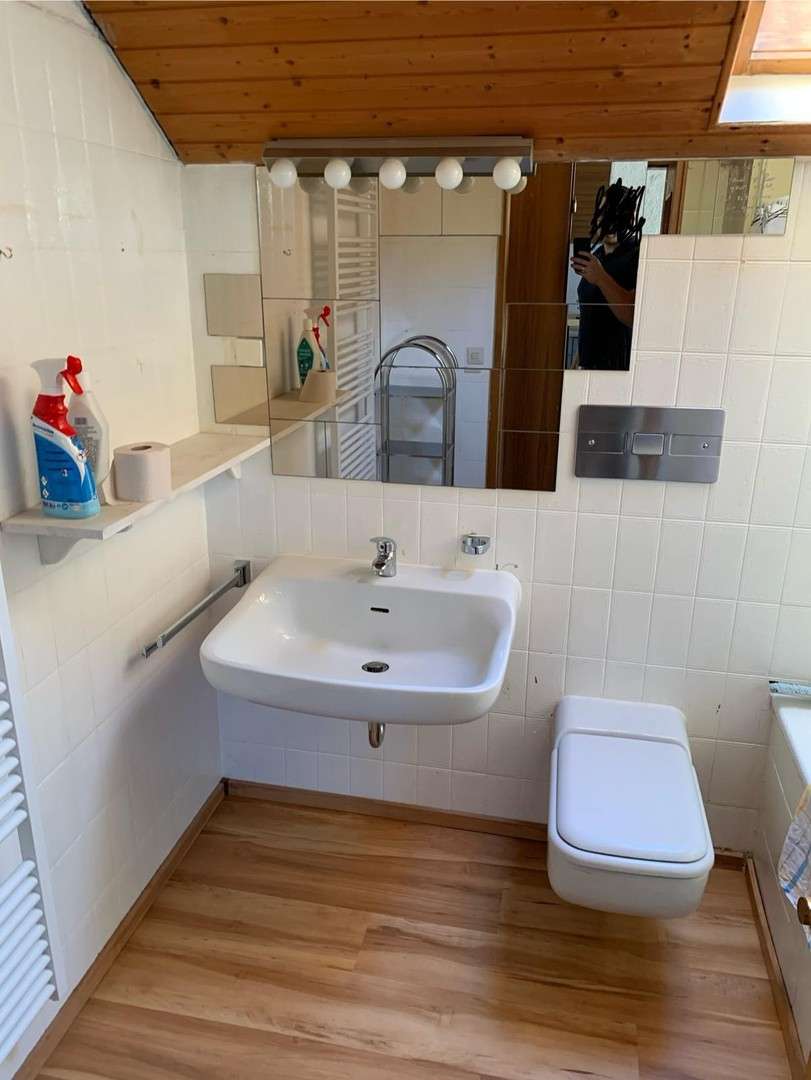 Immobilie in Buchenbach - Charmantes Dreifamilienhaus in sonniger Hanglage von Buchenbach-Wagensteig - Bild 9