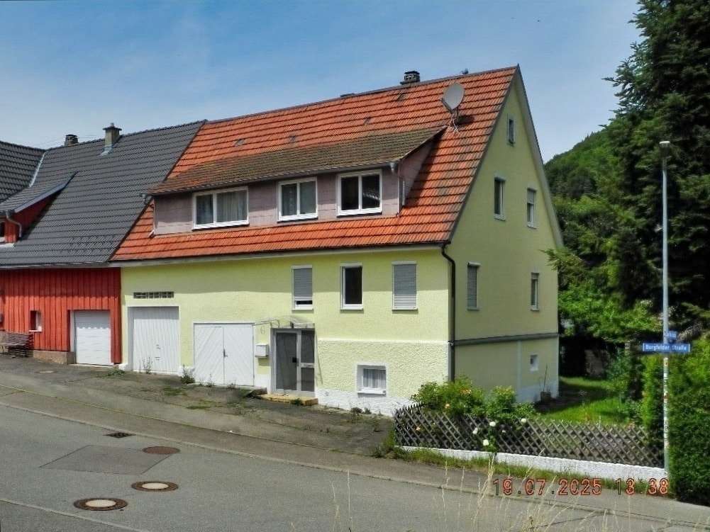 ! Albstadt ! Einfamilienwohnhaus mit Einliegerwohnung in attraktiver Wohnlage von Albstadt-Pfeffinge, Zollernalbkreis – Bild 3