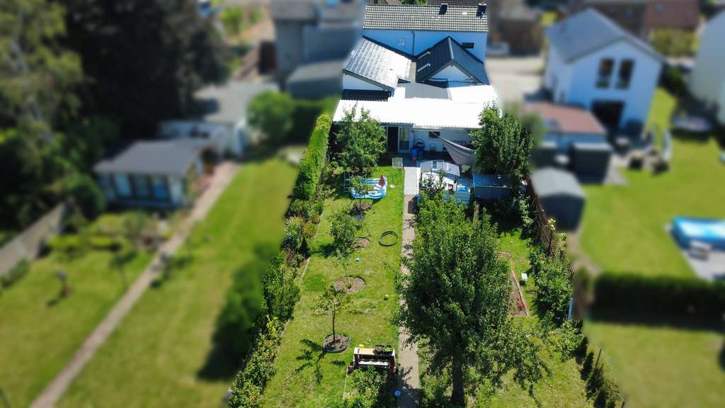 Immobilie in Nörvenich - Umfangreich saniertes Einfamilienhaus mit großem Garten am Ortsrand von Nörvenich-Rommelsheim - Bild 0