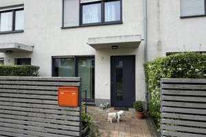 Wohnen mit Charakter: Reihenmittelhaus in Köln-Sürth, Provisionsfrei und komplett renoviert