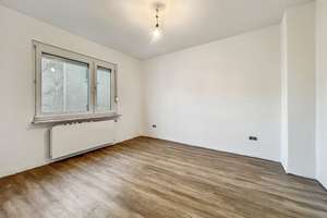 Gepflegtes Mehrfamilienhaus in Szenelage von Essen-Rüttenscheid/Südviertel – Die vollständige Adresse der Immobilie erhältst du vom Anbieter., 45130 Rüttenscheid, Essen – Vorschaubild 4
