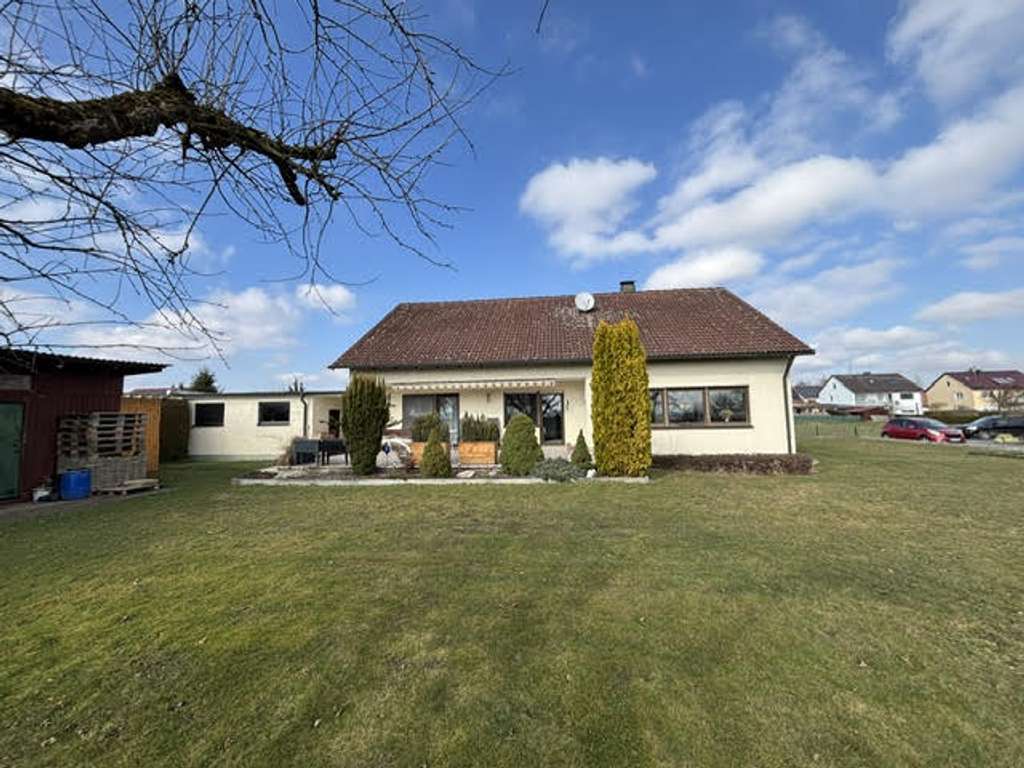 Immobilie in Schwenningen - Modernisiertes Einfamilienhaus mit Traumgarten in ruhiger Ortsrandlage  - Bild 2