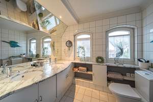 Einzigartiges Einfamilienhaus in Eversten – Wohnen mit Wasserblick – Die vollständige Adresse der Immobilie erhältst du vom Anbieter., 26122 Eversten, Oldenburg (Oldenburg) – Vorschaubild 14