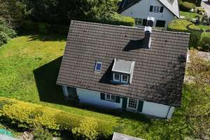 Aachen-Laurensberg – Großzügige Villa mit Pool und viel Potenzial!