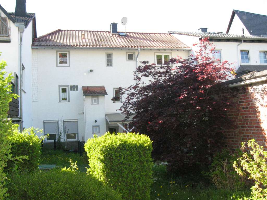 Immobilie in Bad Schwalbach - Bad Schwalbach Innenstadt, MFH mit 5 Wohneinheiten, großer und ruhiger Garten und 2 Einzelgaragen - Bild 2