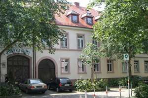 Historisches Wohn und Geschäftshaus mit parkähnlichem Garten und Potenzial für weiteren Neubau.
